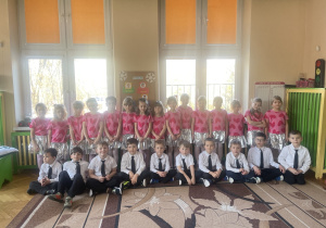 Dzieci z grupy Pszczółek- zdjęcie grupowe