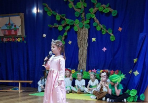 Zdjęcie przedstawia kadr z przedstawienia: Śnieżka Malinka