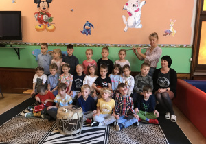 Zdjęcie zbiorowe dzieci z gr. VI