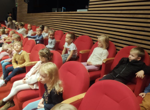 w teatrze Arlekin
