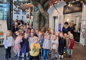 dzieci z grupy "skrzaty" w atelier teatru Arlekin