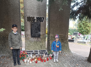 1 listopada dzień pamięci - "Szkoła Pamięta"