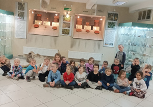 Zdjęcie grupowe dzieci z grupy ,,Skrzatów''.