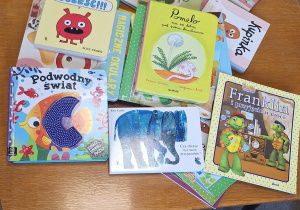 Na zdjęciu są książki dla dzieci.