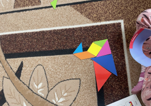 Łabędź z figur geometrycznych.