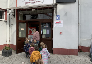 Na zdjęciu wejście do teatru " PICCOLO"