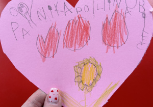 Na zdjęciu walentynka w kształcie serca dla nauczycielki