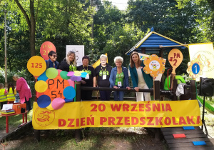 Organizatorki obchodów Dnia Przedszkolaka wraz z Panią poseł Małgorzatą Niemczyk